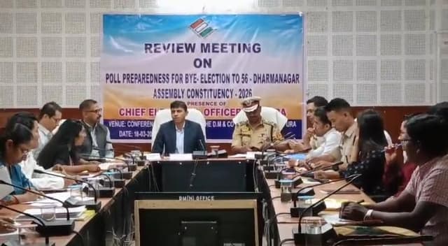  মুখ্য নির্বাচনী আধিকারিক বৃজেশ পান্ডে ও পুলিশের উচ্চপদস্থ আধিকারিকগণ ধর্মনগর বিধানসভা কেন্দ্রের উপনির্বাচনের প্রস্তুতি নিয়ে বৈঠক