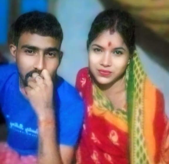 রাজমিস্ত্রি স্বামীকে ছেড়ে টাইলস মিস্ত্রি প্রেমিকের সঙ্গে পালানোর অভিযোগ! দুই সন্তানের মাকে ঘিরে চাঞ্চল্য!