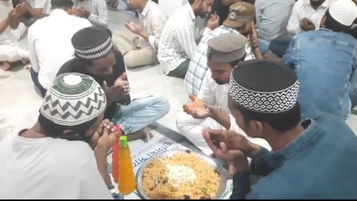 আগরতলা কেন্দ্রীয় টাউন জামে মসজিদসহ বিভিন্ন জায়গায় ইফতার অনুষ্ঠিত হয়ে