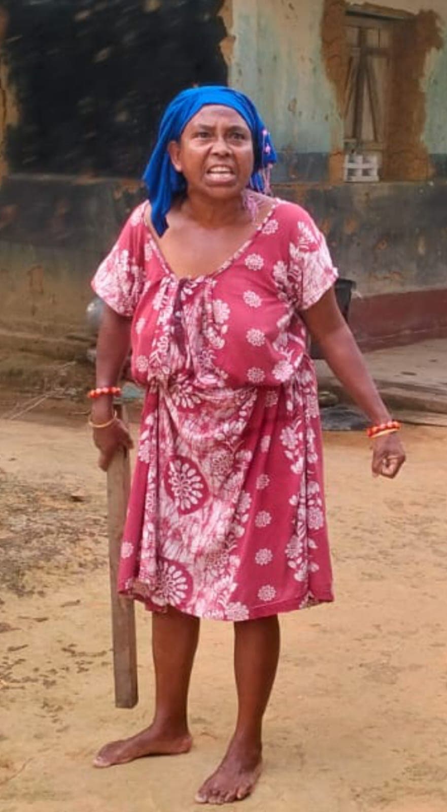 মহিলার তান্ডবে ত্রস্ত এলাকাবাসী পুনরায় থানার দ্বারস্থ