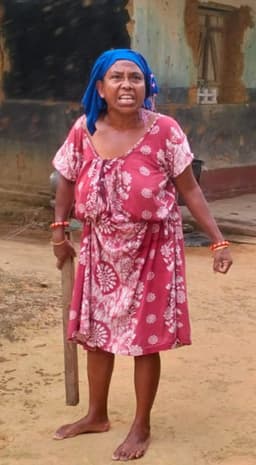 মহিলার তান্ডবে ত্রস্ত এলাকাবাসী পুনরায় থানার দ্বারস্থ