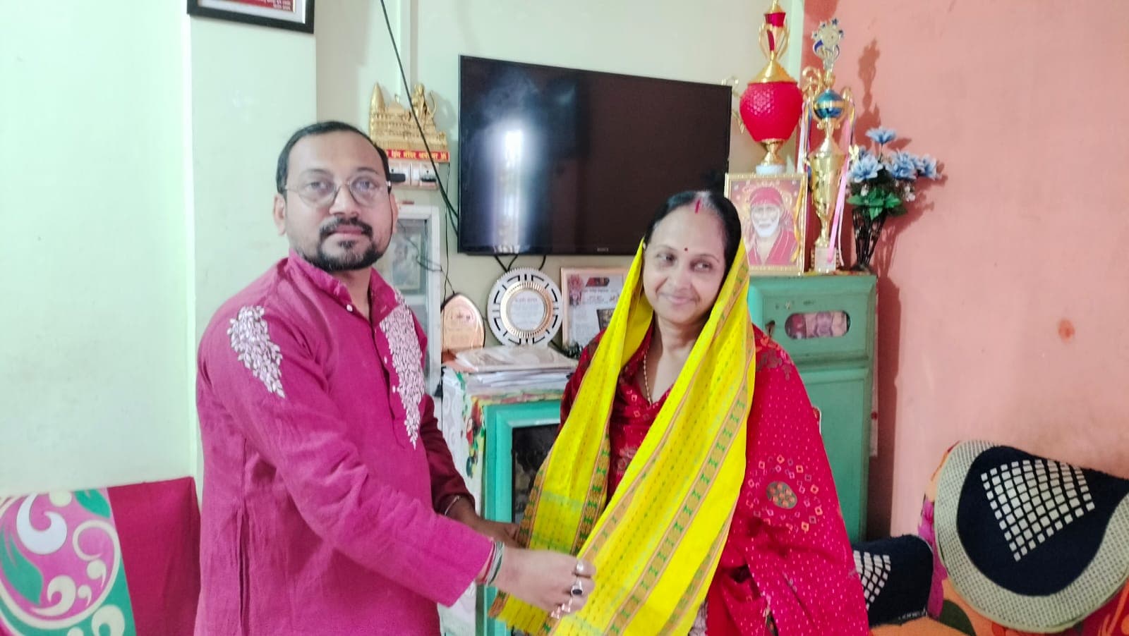 অনন্যা নারী সম্মানে ভূষিত সোমা চক্রবর্তী