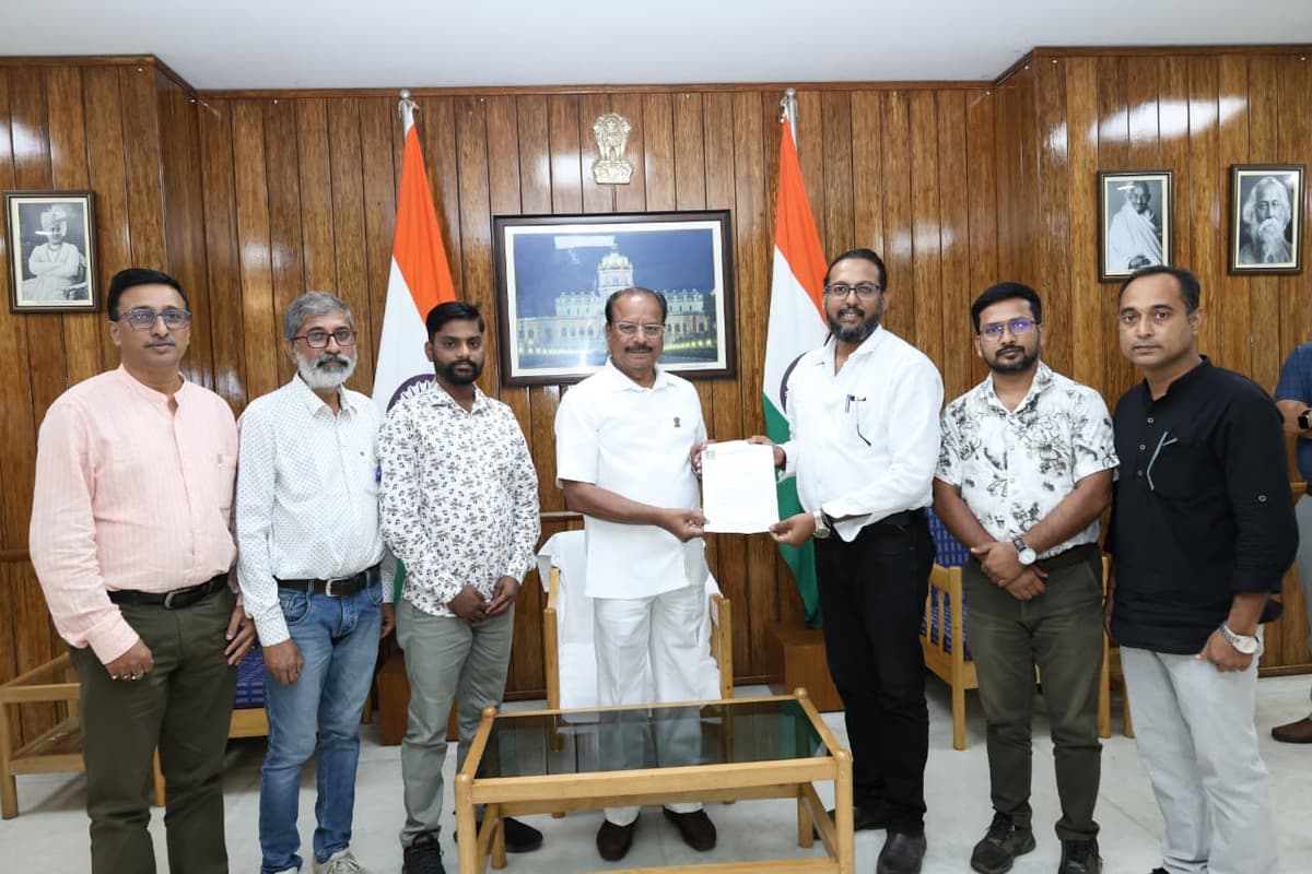রাজ্যপালের দ্বারস্থ ওয়েব মিডিয়া ফোরাম , একগুচ্ছ দাবিতে স্মারকলিপি প্রদান