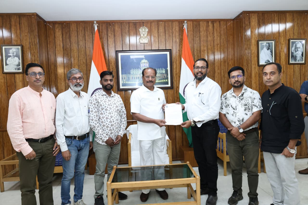 রাজ্যপালের দ্বারস্থ ওয়েব মিডিয়া ফোরাম , একগুচ্ছ দাবিতে স্মারকলিপি প্রদান