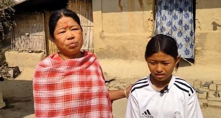 অসুস্থ মেয়ের চিকিৎসায় সরকারী সাহার্য্য চেয়ে আর্জি অসহায় পরিবারের