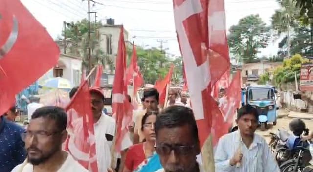 কেরলের ঘটনার প্রতিবাদে ধর্মনগরে রাস্তায় নামলো সিপি আই এম।