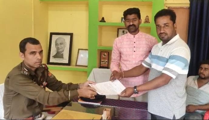 নেশা ও শব্দ সন্ত্রাস বন্ধে মধুপুর থানায় বাম যুবারা