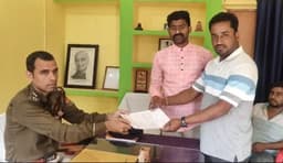 নেশা ও শব্দ সন্ত্রাস বন্ধে মধুপুর থানায় বাম যুবারা