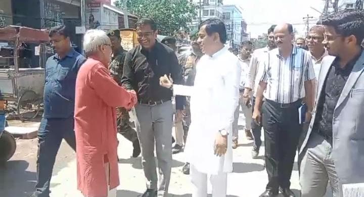 উন্নয়নের প্রকল্পের কাজ পরিদর্শন করে আত্মসন্তোষ মেয়রের 