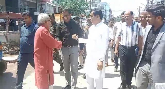 উন্নয়নের প্রকল্পের কাজ পরিদর্শন করে আত্মসন্তোষ মেয়রের 