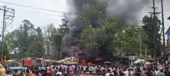 বিশ্রামগঞ্জ বাজারে তিনটি দোকান বিধ্বংসী অগ্নিকাণ্ডে ভস্মীভূত 