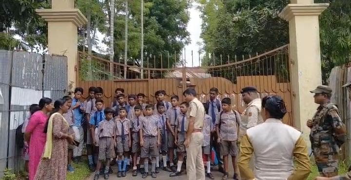 শিক্ষক বদলীকে ঘিড়ে রাজনৈতিক নাটক মঞ্চস্থ, ক্ষোভ শিক্ষানুরাগী মহলে