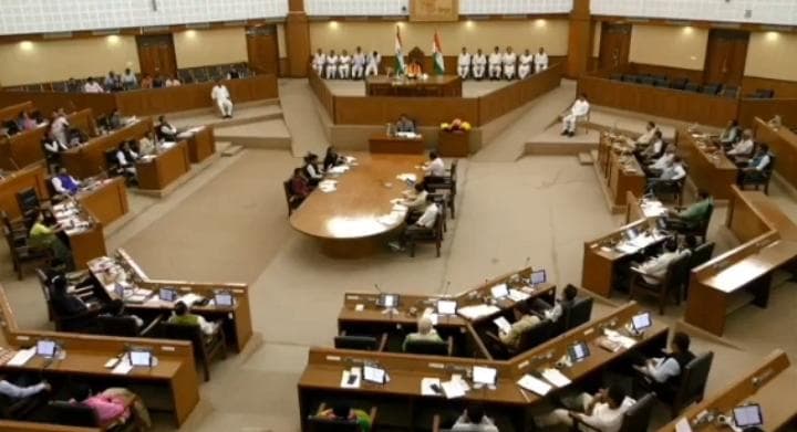 এস এস এ সহ চুক্তিবদ্ধ শিক্ষকদের নিয়মিত করনের জোড়ালো দাবী বিধানসভায় 