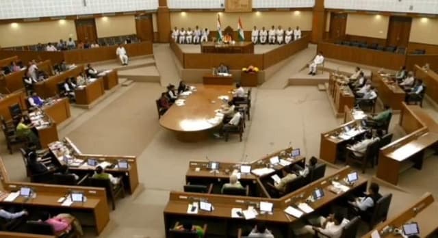 এস এস এ সহ চুক্তিবদ্ধ শিক্ষকদের নিয়মিত করনের জোড়ালো দাবী বিধানসভায় 