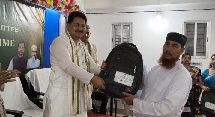 হজের যাত্রীদের শুভেচ্ছা বিনিময় জসীম উদ্দীনের