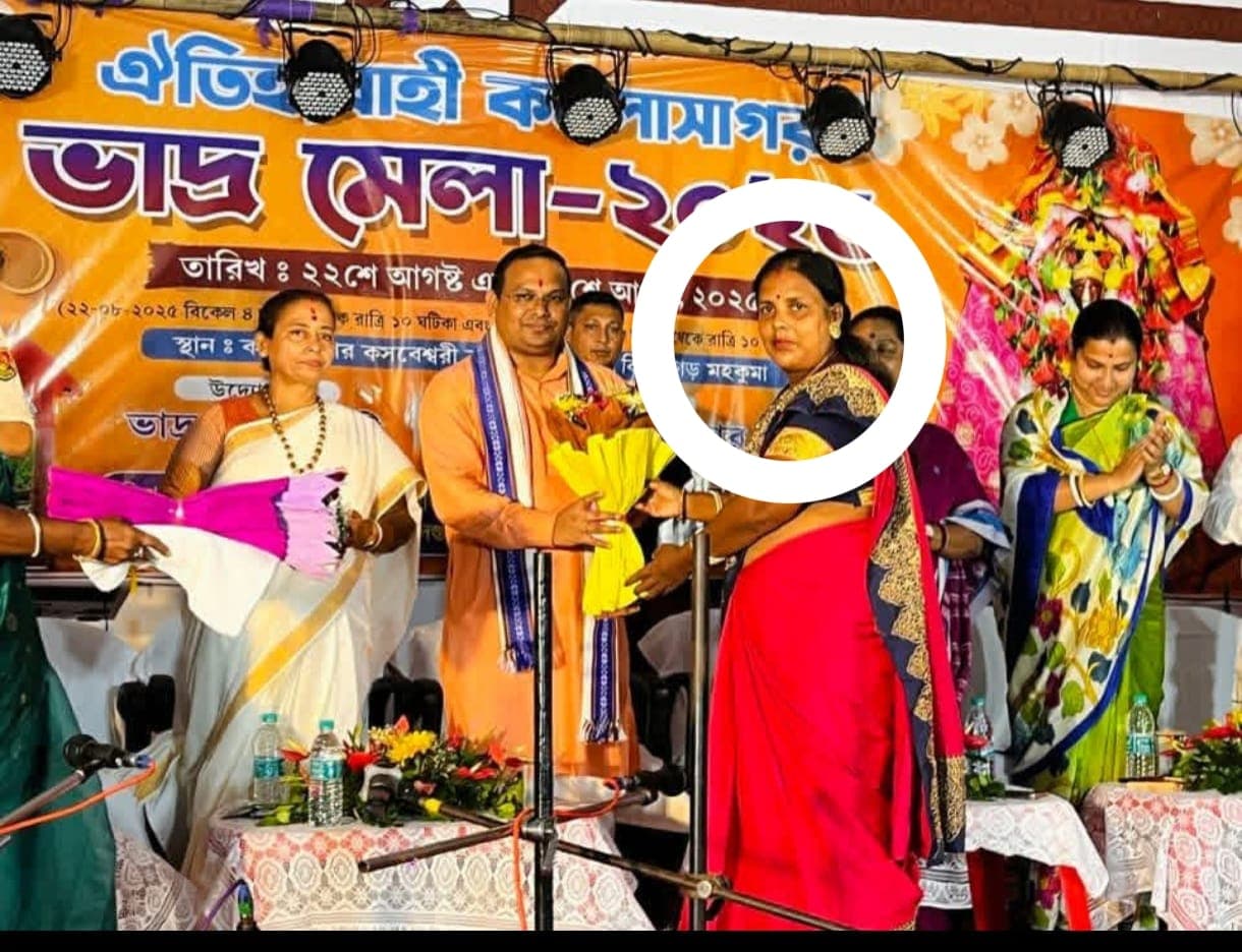 তিন বোনের স্বাক্ষর জালিয়াতি করে পিতৃ সম্পত্তি হাতিয়ে নেয় কমলাসাগর শাসক দলের নেত্রী!