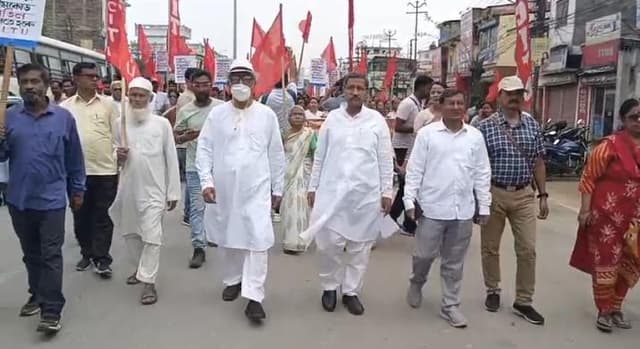 সিট্যুর বিধানসভা অভিযানে পুলিশি বাধাদান , ক্ষোভ প্রকাশ মানিক সরকারের 