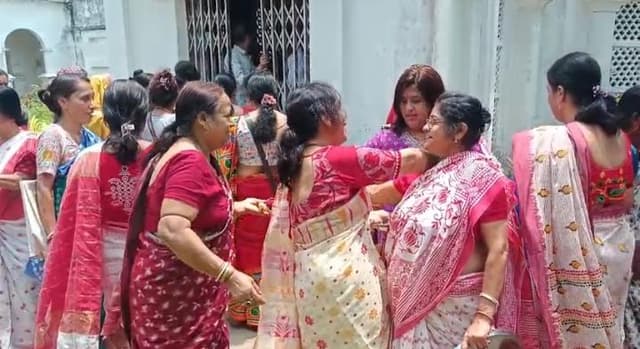 আগরতলা রাজবাড়িতে শেষ মঙ্গলচণ্ডী পূজা, ভক্তদের উপচে পড়া ভিড়