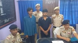 আমতলী থানার পুলিশের হাতে আটক ২ ছিনতাইবাজ সহ একটি সোনার চেইন! 