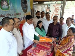 মেহের কালীবাড়ি উন্নয়ন কমিটির বস্ত্র বিতরন কর্মসূচী