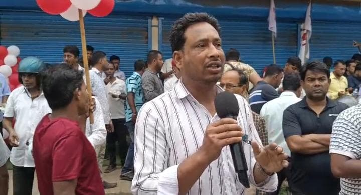 অনিশ্চয়তায় ধুঁকছে যুব সমাজ  : নবারুন দেব 