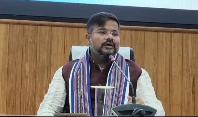 কৃত্তীম জ্বালানী সংকট রুখতে কড়া বার্তা খাদ্য মন্ত্রীর 