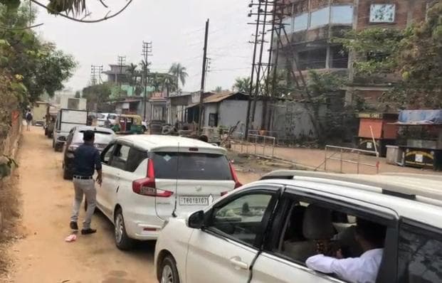 ভিভিআইপির চলাচলের বিধি নিষেধে আটকে যায় রোগীর গাড়িও! ঘটনা বিশালগড়ে