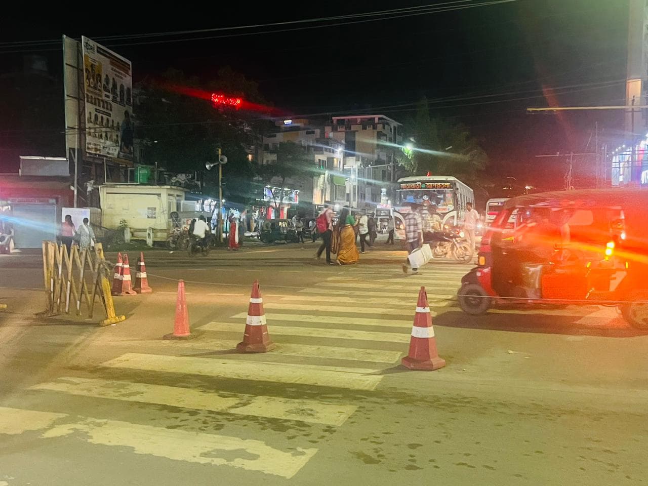  বে - আব্রু সড়ক !