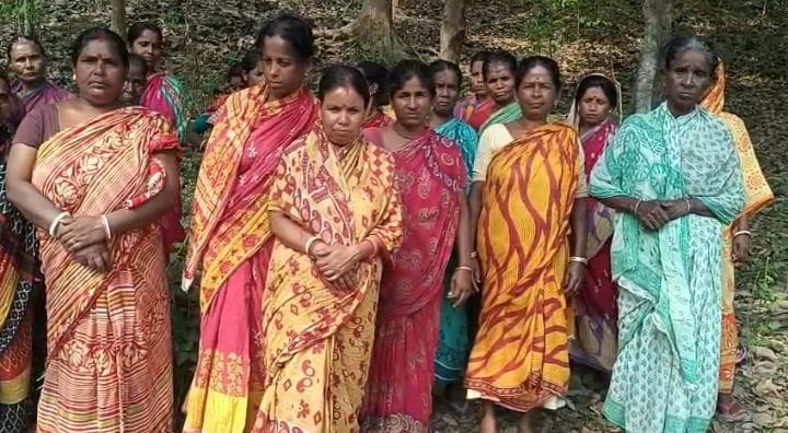 পোল্ট্রি ফার্ম বন্ধের দাবীতে সরব ভূমিহীন কলোনির বাসিন্দারা 