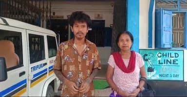 নিখোঁজ হয়ে যাওয়া ছেলেকে উদ্ধার করে মার কাছে তুলে দিলেন খোয়াই থানার পুলিশ