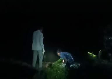 দড়ি দিয়ে পাথরের সাথে বাঁধা মৃতদেহ ভেসে উঠলো পুকুরে! চাঞ্চল্যকর ঘটনা কুমারঘাটে