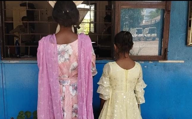 নাবালকের বিরুদ্ধে নাবালিকার সঙ্গে শারীরিক সম্পর্ক স্থাপন ঘিরে হৈ চৈ