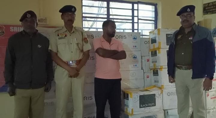 ৬০ লাখ টাকার বার্মিজ সিগারেট সহ ধৃত ১