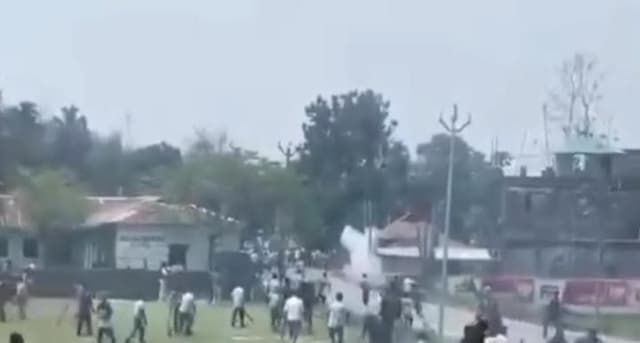 আমতলী - গোলাঘাটি কেন্দ্রে বোমা ,গুলির ঝংকার , ত্রস্ত ভোটাররা 