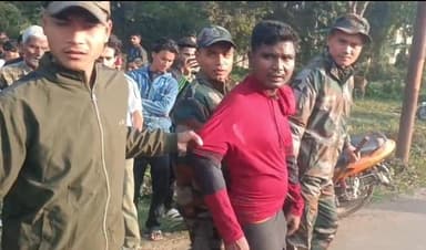 ছাগল চোরকে আটক করলো ক্ষুব্ধ জনতা