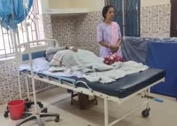 জ্বরে আক্রান্ত ছাত্রীকে হার্টের ওষুধ দেওয়ার অভিযোগ মধুপুর স্বাস্থ্য কেন্দ্রের বিরুদ্ধে!