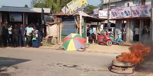 যাত্রাপুর থানার বিরুদ্ধে মামলা রফার অভিযোগে উত্তাল এলাকা