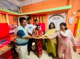 ১৪ নং ওয়ার্ডে মাটির প্রদীপ বিতরন 