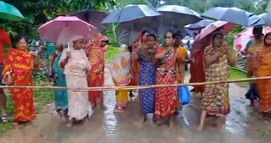 তীব্র জলসংকটে রামনগরে জাতীয় সড়ক অবরোধ! প্রশাসনের আশ্বাসে অবরোধ প্রত্যাহার !