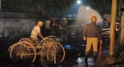 চিলড্রেন পার্কের গলিতে আগুন আতঙ্ক