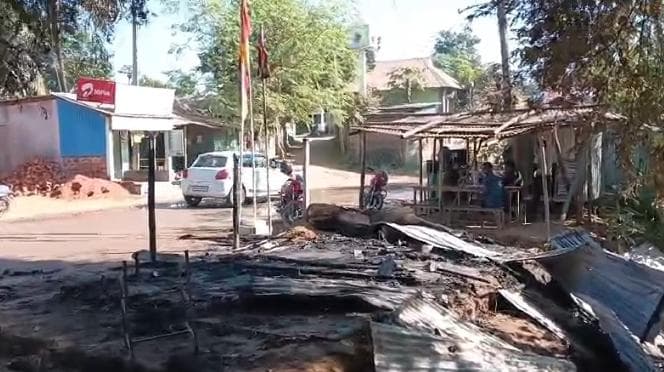 বোমা বিস্ফোরণকে কেন্দ্র করে রাজনৈতিক উত্তেজনা 