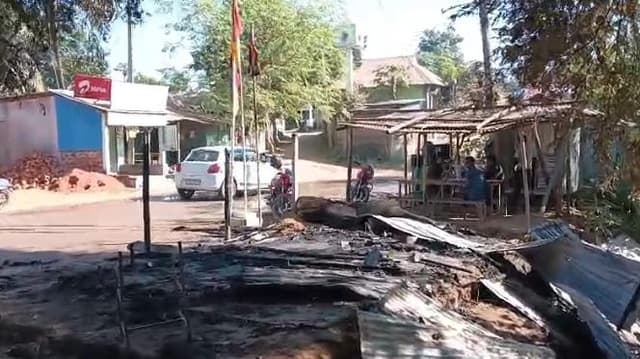 বোমা বিস্ফোরণকে কেন্দ্র করে রাজনৈতিক উত্তেজনা 