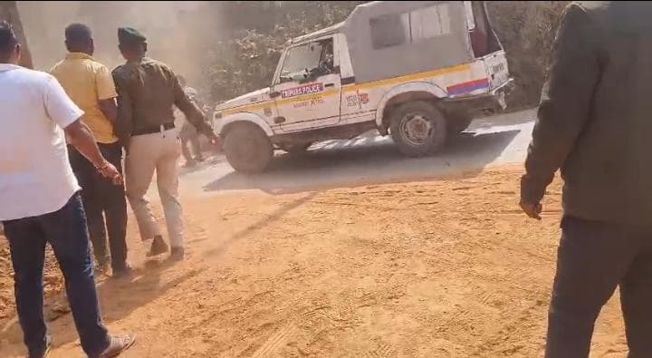  বেপরোয়া গাড়ির তাণ্ডব কাঁঠালতলী-  মহেশখলা শিল্প কারখানা এলাকায়!