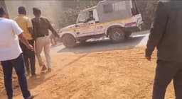  বেপরোয়া গাড়ির তাণ্ডব কাঁঠালতলী-  মহেশখলা শিল্প কারখানা এলাকায়!