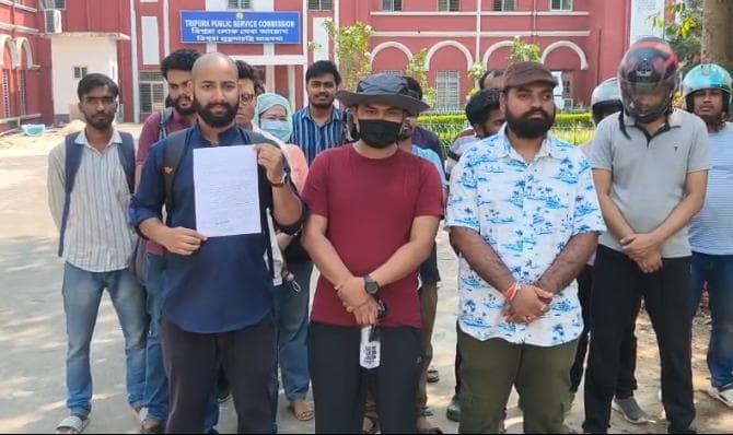 টি পি এস সি' র অধিকর্তাকে সকাশে ডেপুটেশন পরীক্ষার্থীদের 