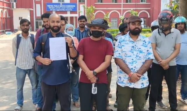 টি পি এস সি' র অধিকর্তাকে সকাশে ডেপুটেশন পরীক্ষার্থীদের 