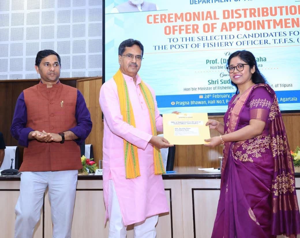 প্রজ্ঞা ভবনে অফার বিলি মুখ্যমন্ত্রীর