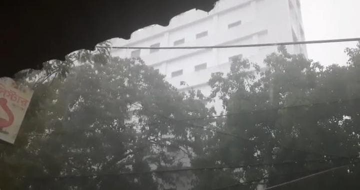 আগামী ৭২ ঘন্টায় রাজ্যজুড়ে বজ্র আঁটুনি সহ ভাড়ি বৃষ্টিপাতের সতর্কতা জারী আবহাওয়া দপ্তরের 