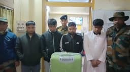 গোমতী হোটেল থেকে ৪ জন নেশা কারবারী সমেত ফেন্সিডিল উদ্ধার