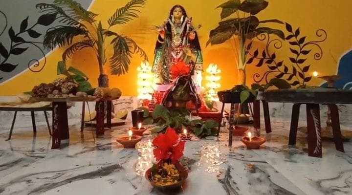 ধনদেবী লক্ষ্মী পূজার ব্যস্ততা বারিবাড়ি